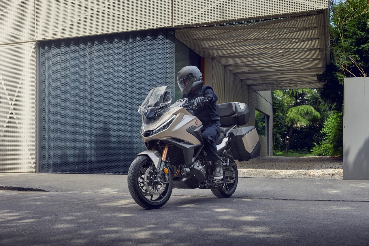 Nuova Honda NT 1100 2025: le foto